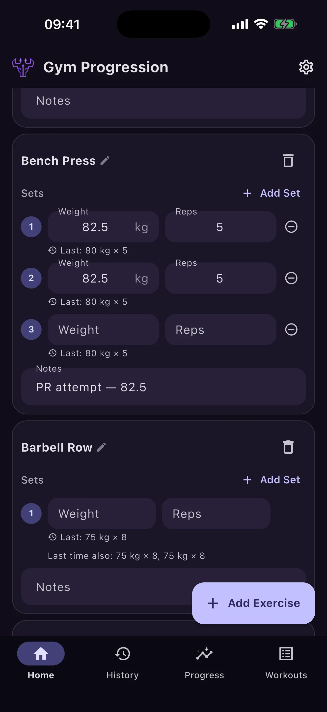 Logging a set, with last session's numbers printed under each input — "Last 80 kg × 5" beneath a bench press entry of 82.5 kg.